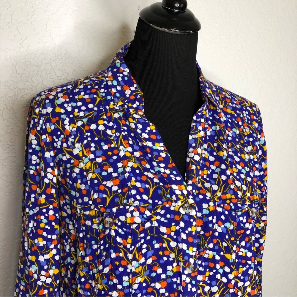 Conversations by Anthropologie blue tulip print button down top size 6 - Picture 3 of 13
